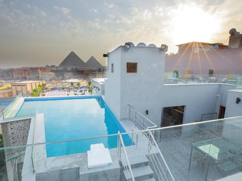 Pyramid Front Hotel 3