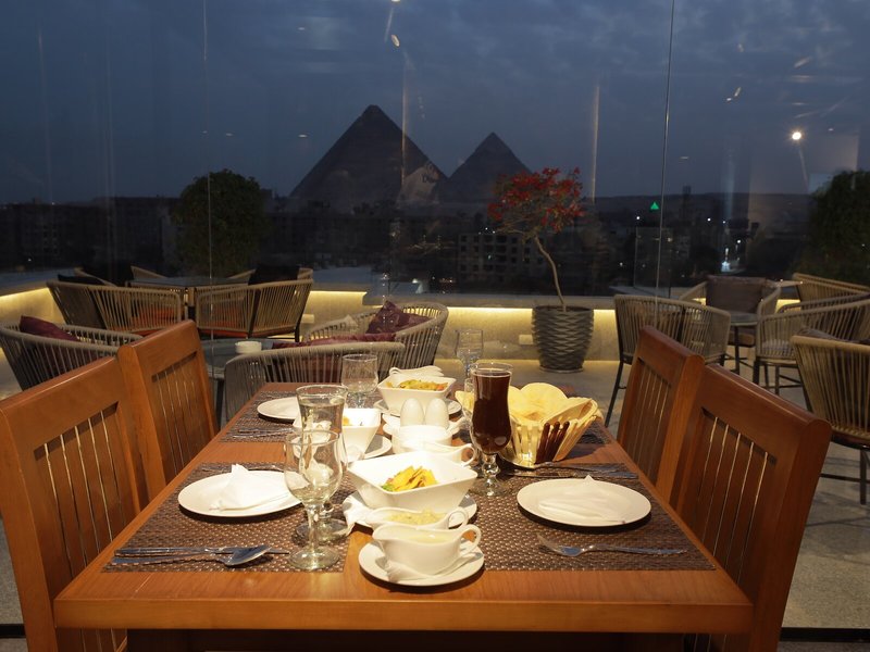 Pyramid Front Hotel 11