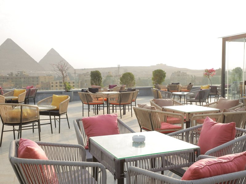 Pyramid Front Hotel 12