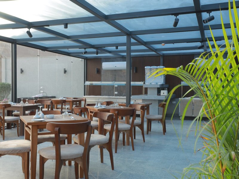 Pyramid Front Hotel 16