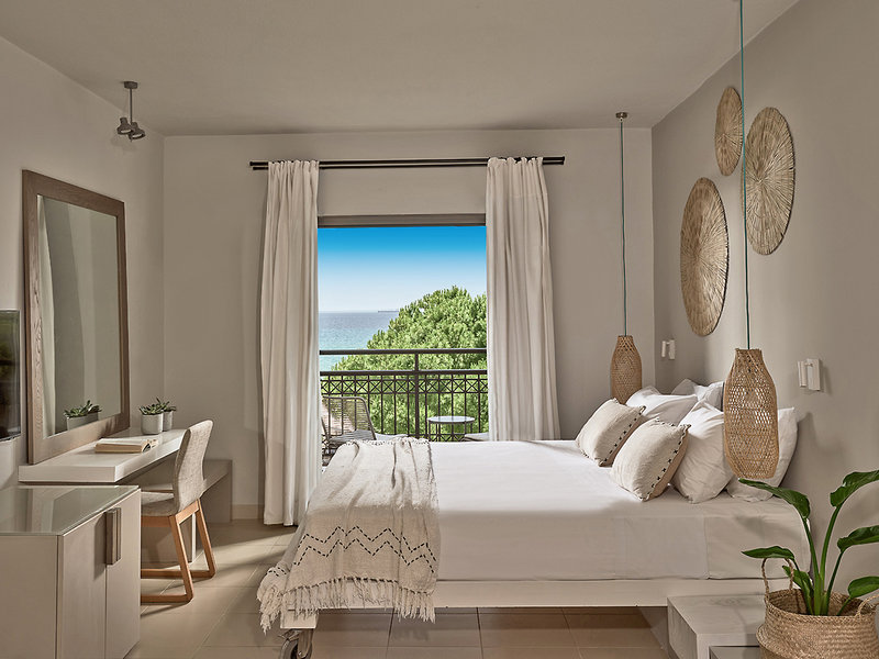 The Bay Hotel + Suites 3