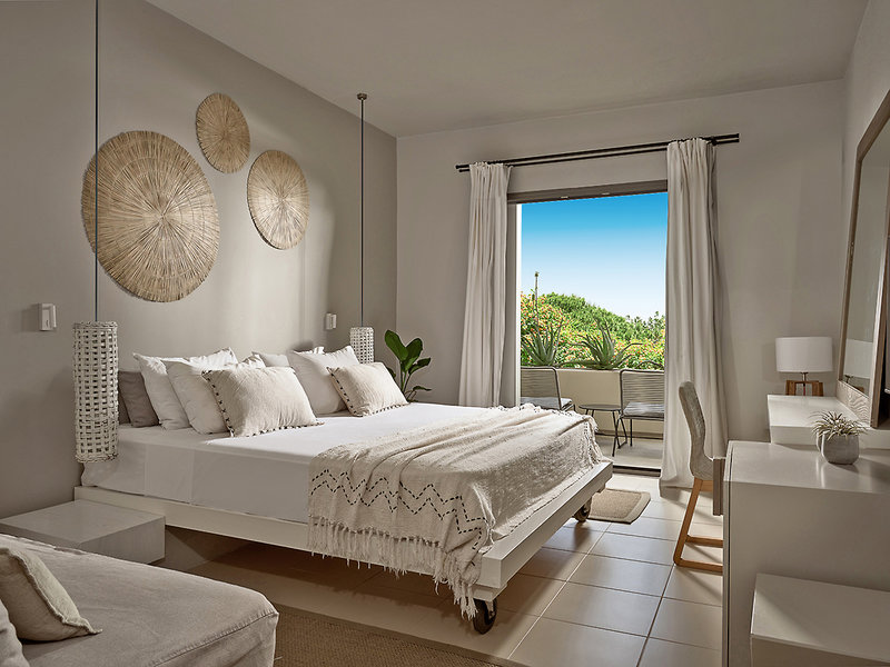 The Bay Hotel + Suites 6