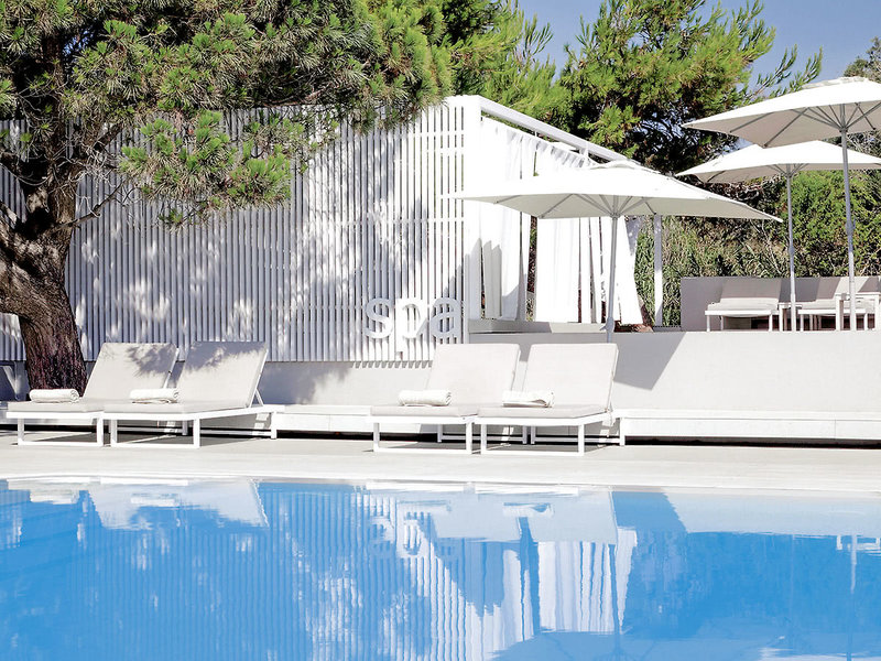 The Bay Hotel + Suites 9