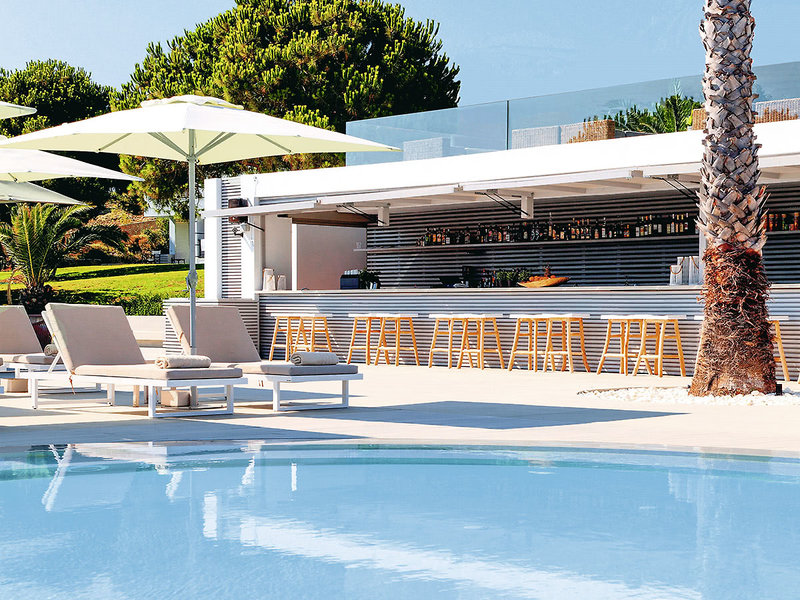 The Bay Hotel + Suites 12