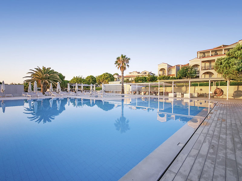 The Bay Hotel + Suites 15