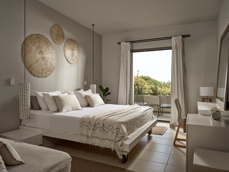 The Bay Hotel & Suites 8