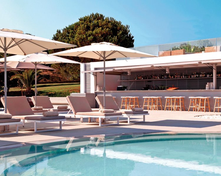 The Bay Hotel & Suites 9