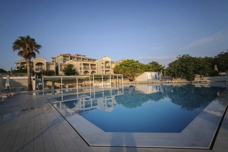 The Bay Hotel + Suites 9