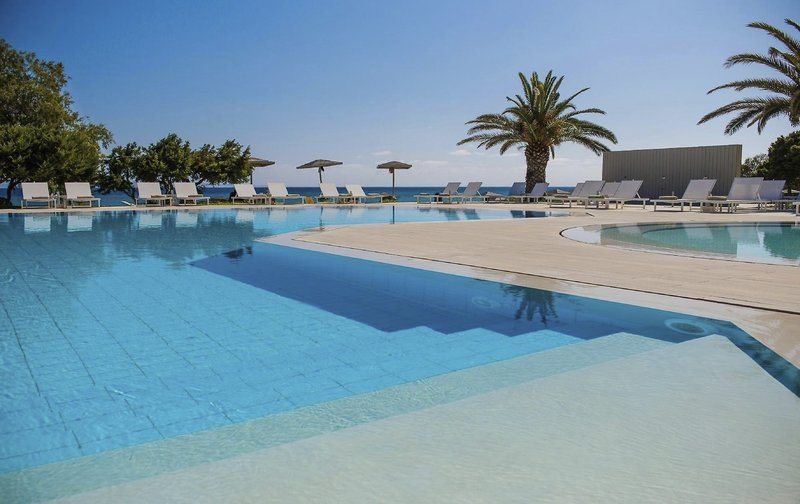 The Bay Hotel + Suites 10