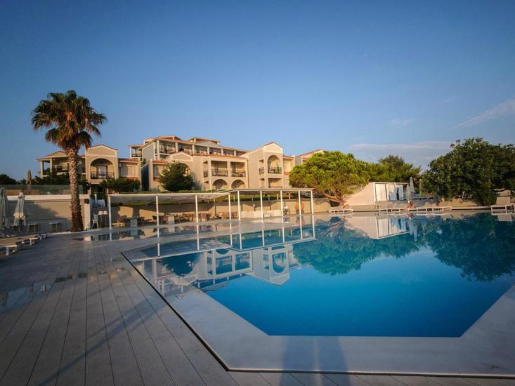 The Bay Hotel & Suites 7