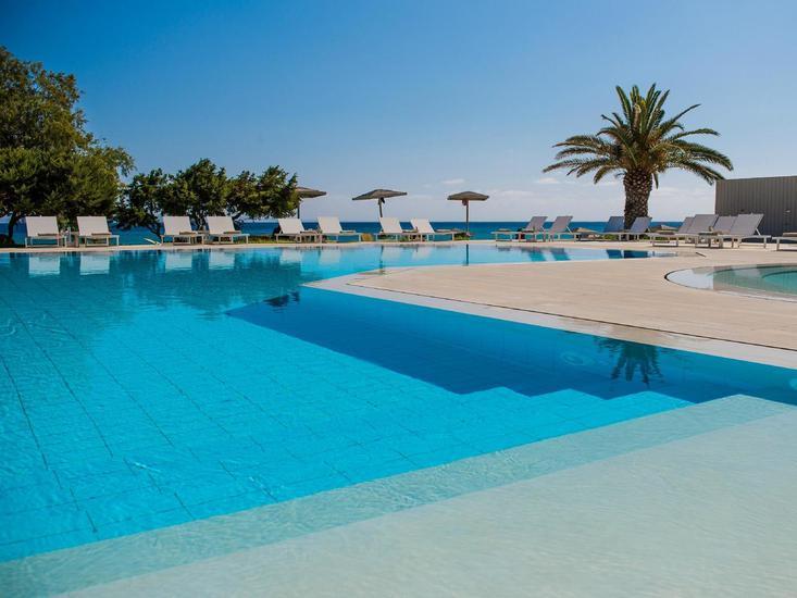 The Bay Hotel & Suites 8