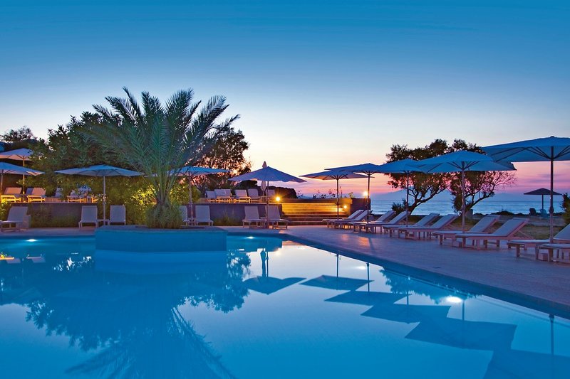 The Bay Hotel + Suites 7