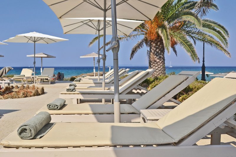 The Bay Hotel + Suites 10