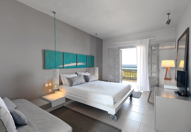 The Bay Hotel + Suites 18