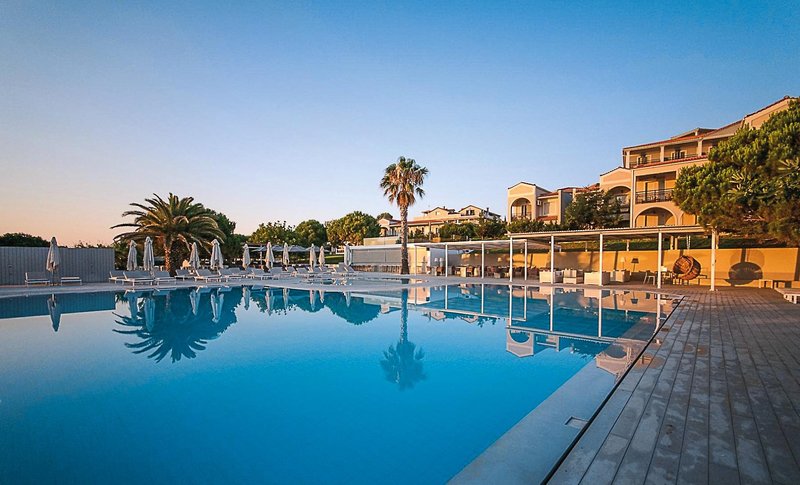 The Bay Hotel + Suites 11