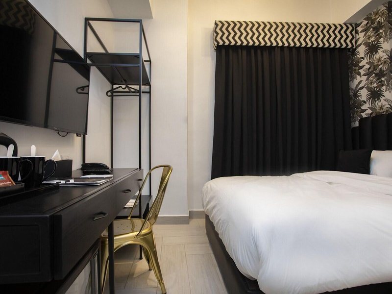 Hotel Philosophy 25