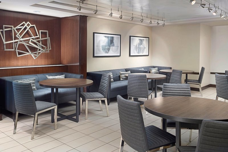 The Ellis Hotel 6