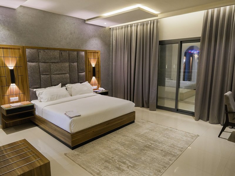 The Plaza Hotel & Resort 33