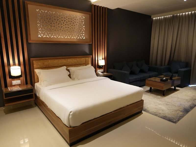 The Plaza Hotel & Resort 34