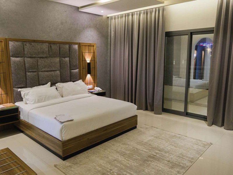 The Plaza Hotel & Resort 36