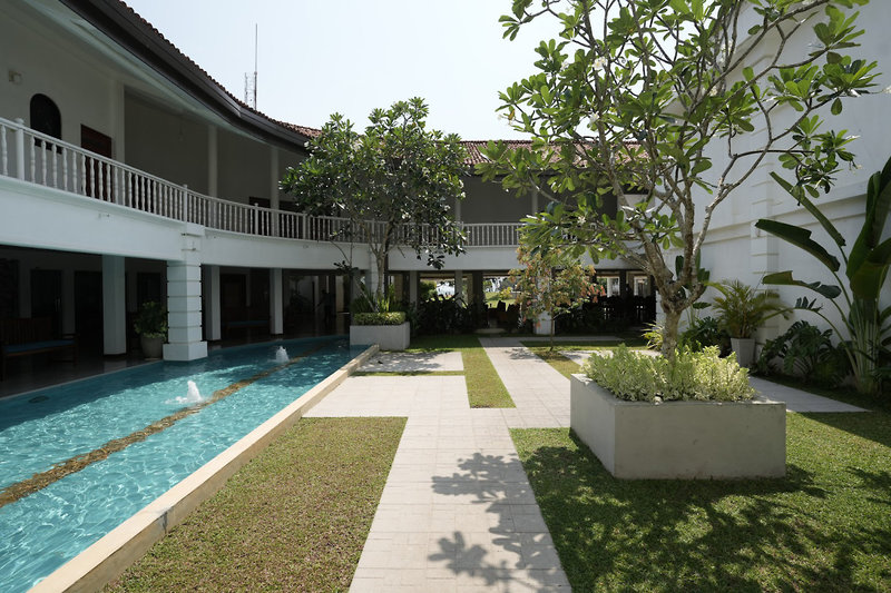 Hibiscus Beach Hotel & Villas 5