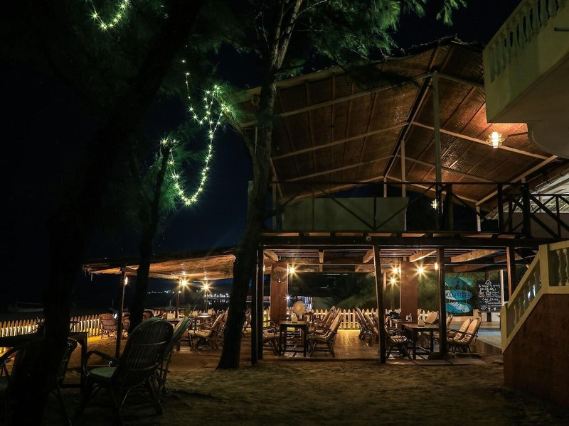 Woodpegger by The Beach 13