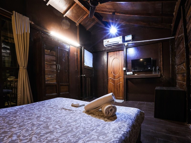 Woodpegger by The Beach 19