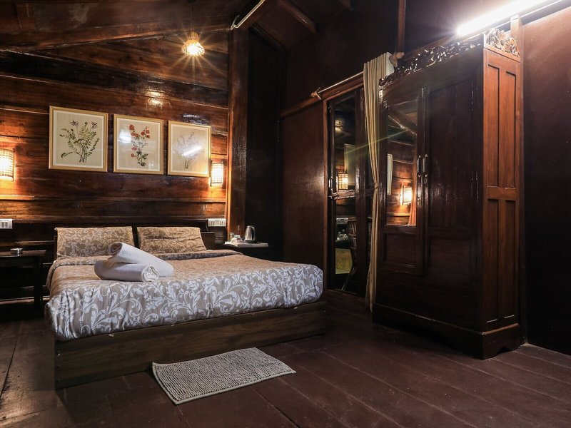 Woodpegger by The Beach 24