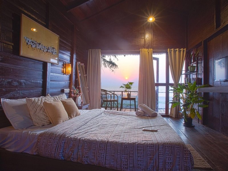 Woodpegger by The Beach 27