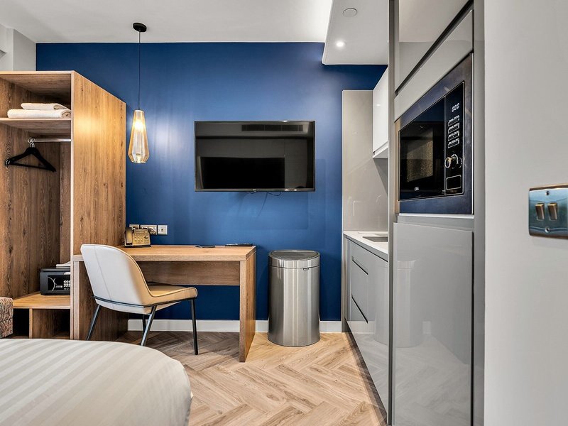 Roomzzz Edinburgh 24 - Room Example