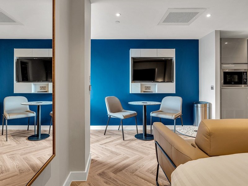 Roomzzz Edinburgh 28 - Room Example
