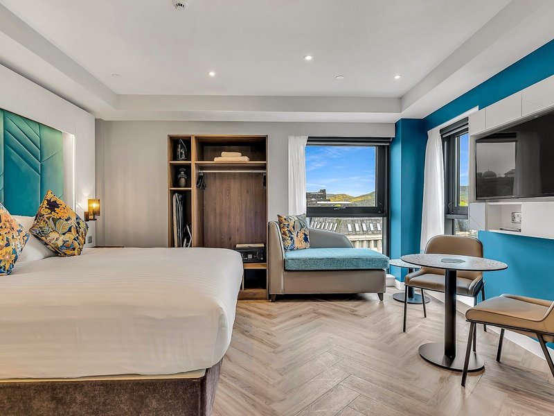 Roomzzz Edinburgh 34 - Room Example