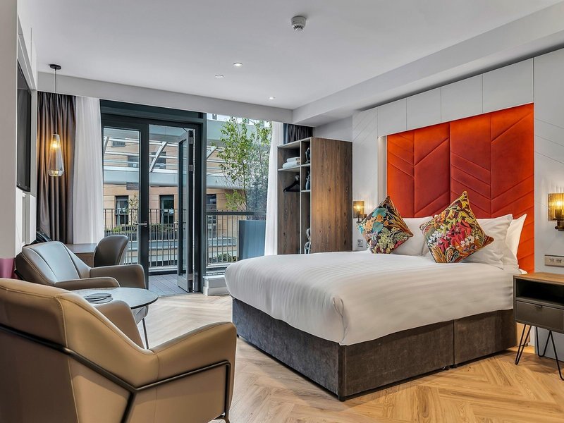 Roomzzz Edinburgh 44 - Room Example