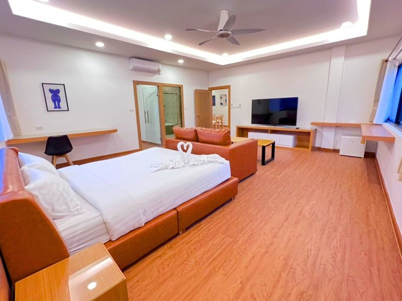 The Lodge Pattaya 12