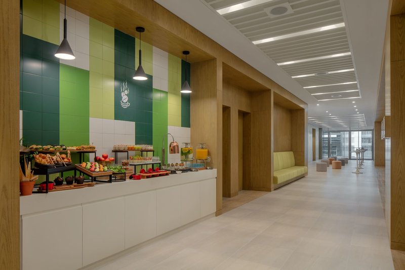 Holiday Inn Dubai Business Bay 3