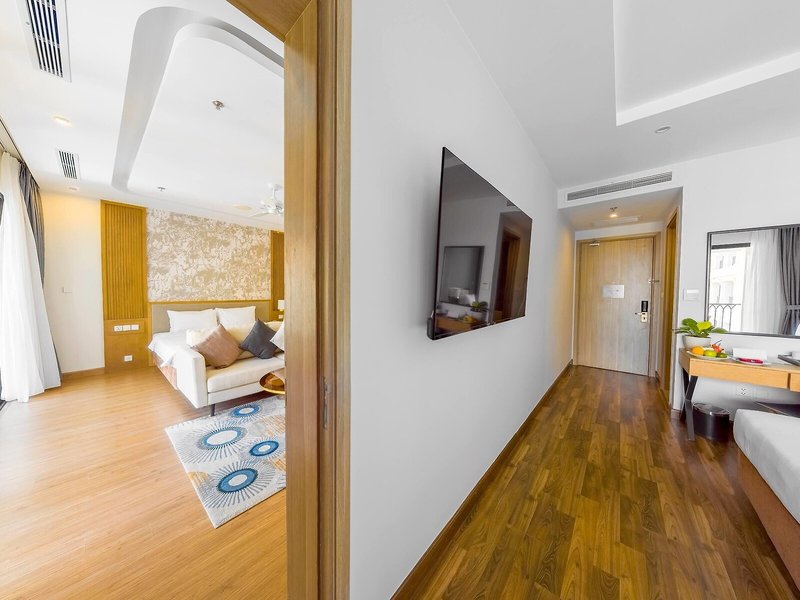 Wyndham Garden Grandworld 48