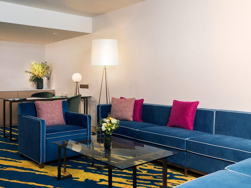 Holiday Inn Golden Mile 8