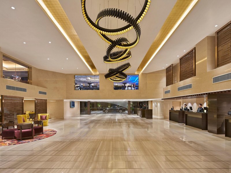 Holiday Inn Golden Mile 12