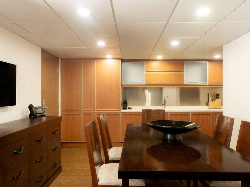 Holiday Inn Golden Mile 23