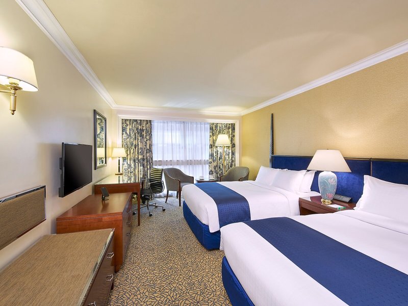 Holiday Inn Golden Mile 26