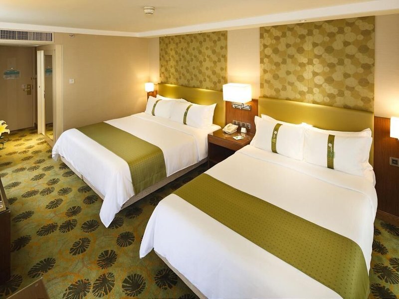 Holiday Inn Golden Mile 35