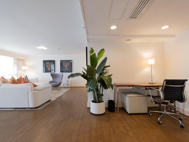 Holiday Inn Golden Mile 37