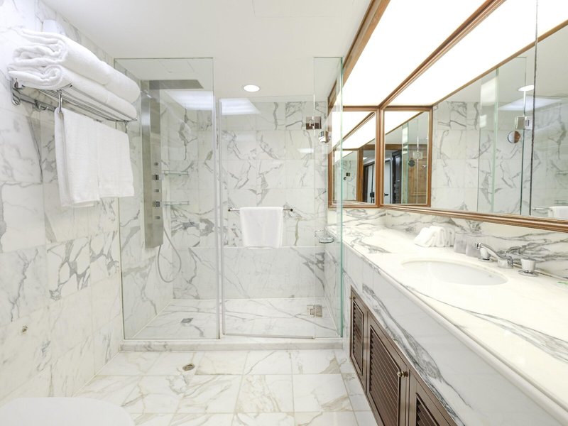 Holiday Inn Golden Mile 38