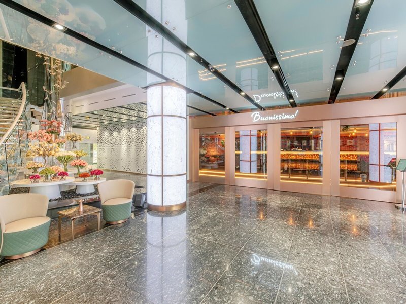 Hilton Dubai Creek 14