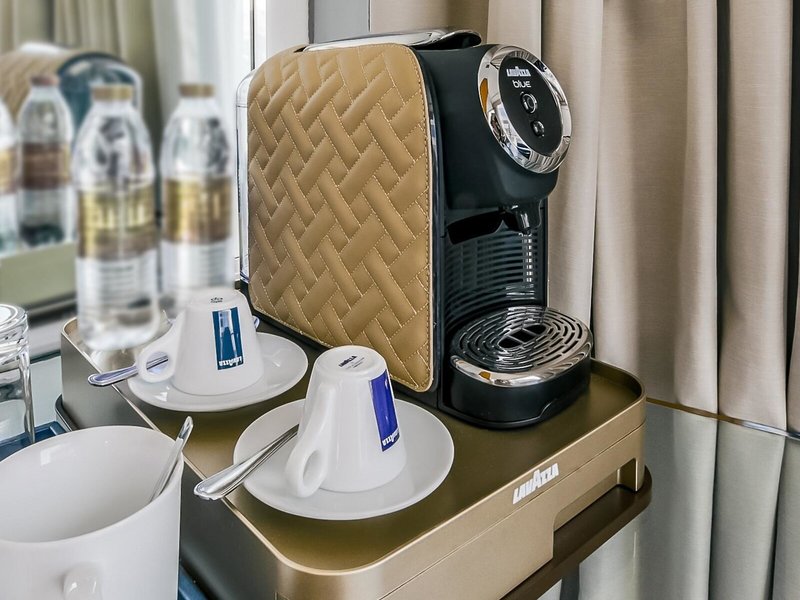 Hilton Dubai Creek 28