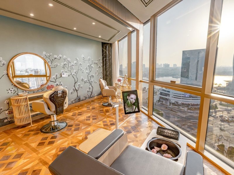 Hilton Dubai Creek 35