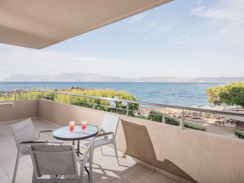 Molos Bay 8