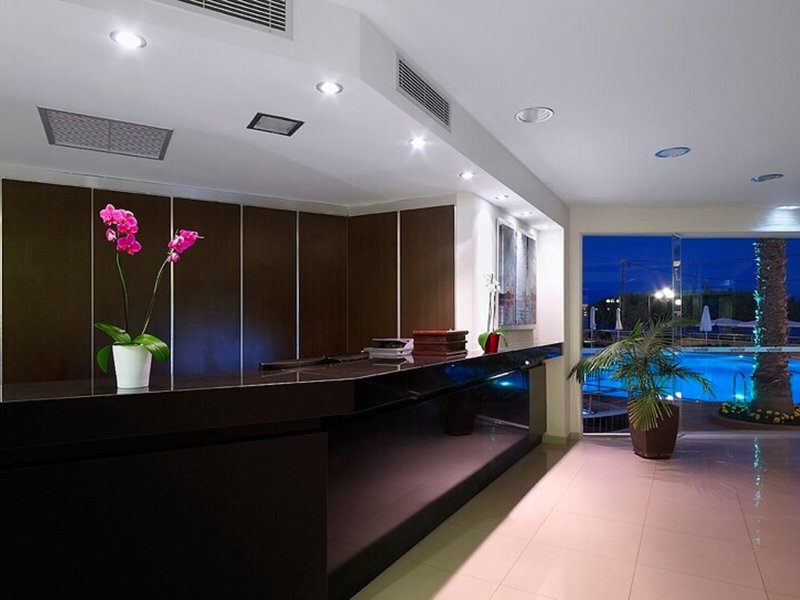 Molos Bay 16