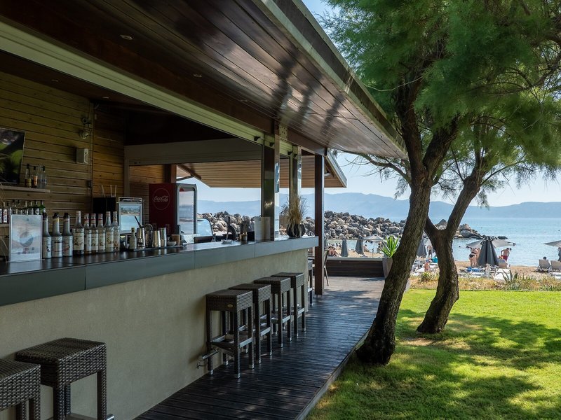 Molos Bay 18