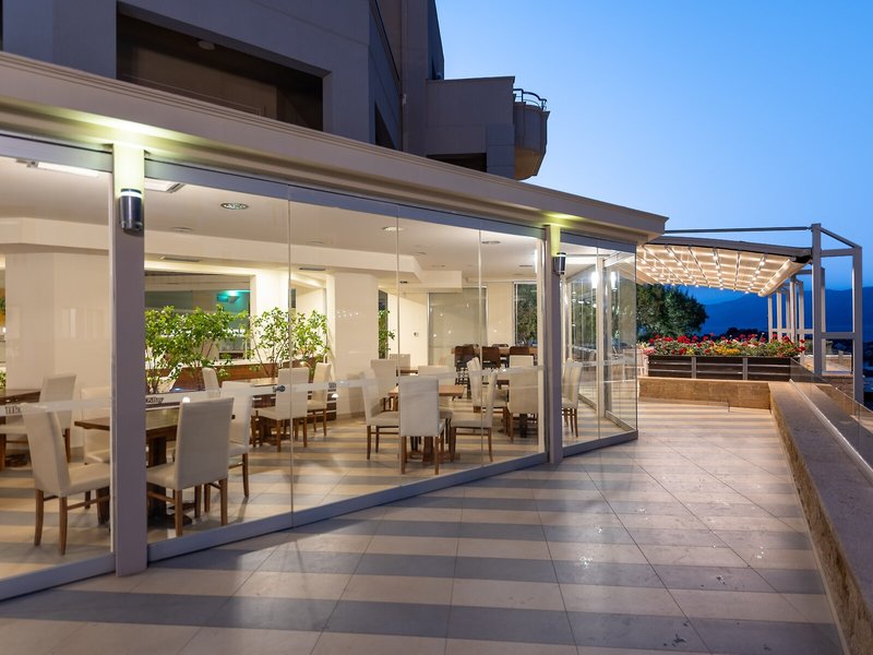 Molos Bay 19